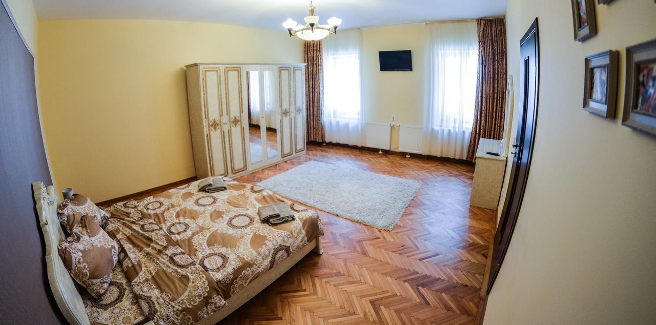 Apartment Luca Poarta Schei Braşov Exteriör bild