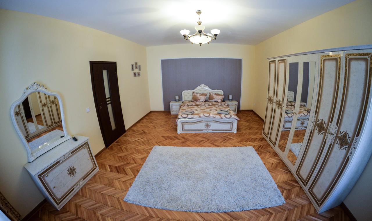 Apartment Luca Poarta Schei Braşov Exteriör bild