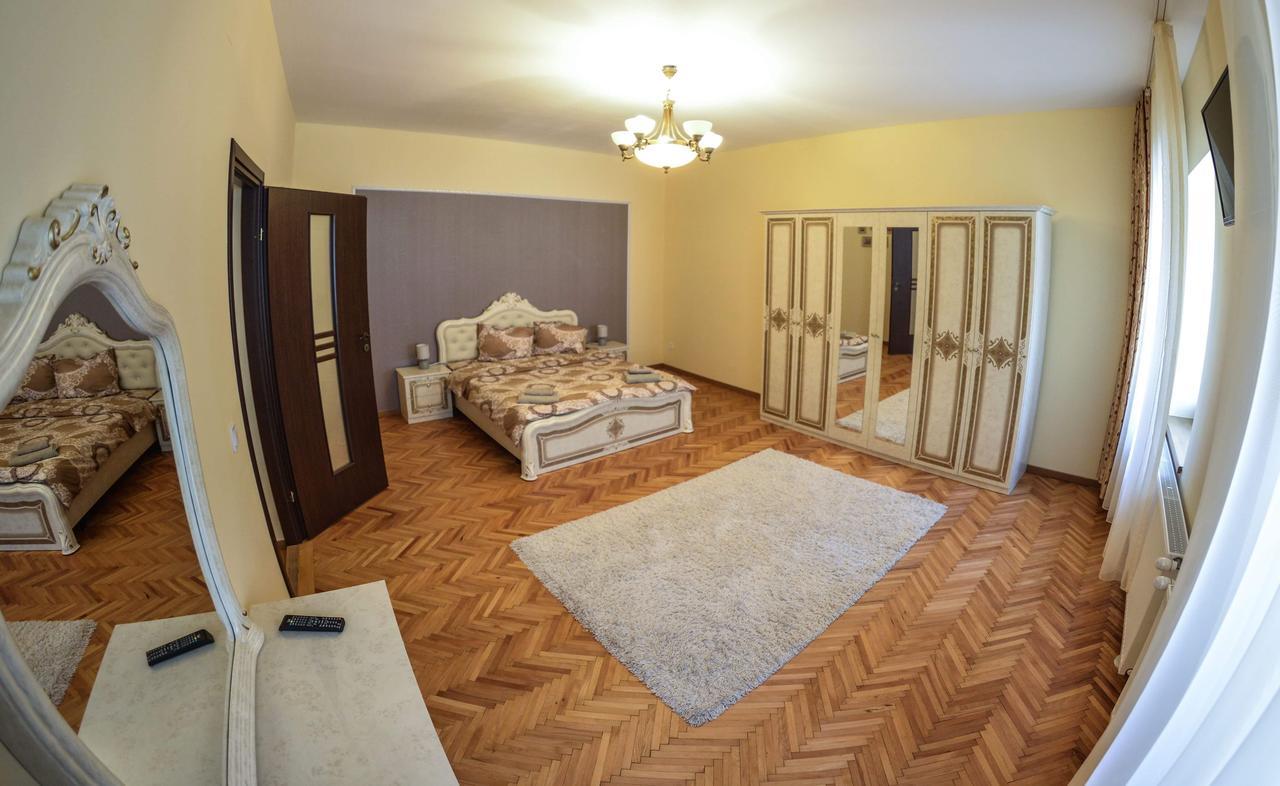 Apartment Luca Poarta Schei Braşov Exteriör bild